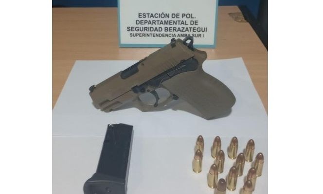 Berazategui – Detenido en la vía pública por portación ilegal de arma de fuego